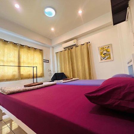Aekkalukthai Hostel Rayong Bagian luar foto