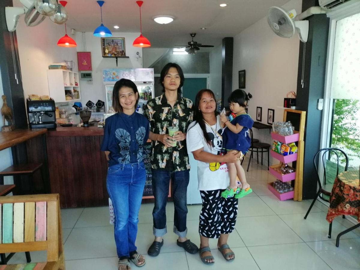 Aekkalukthai Hostel Rayong Bagian luar foto