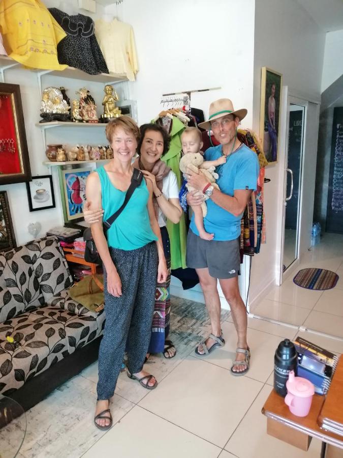 Aekkalukthai Hostel Rayong Bagian luar foto