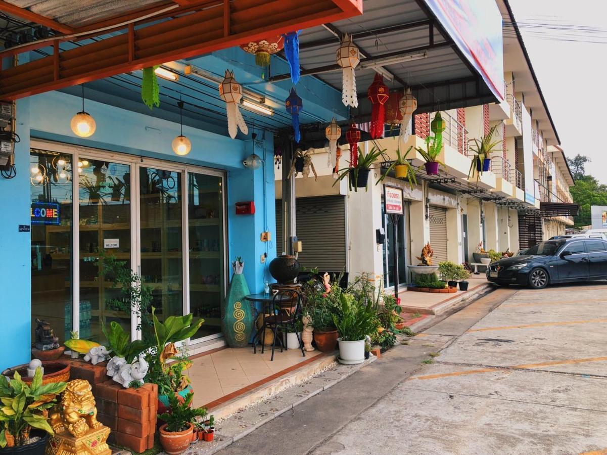 Aekkalukthai Hostel Rayong Bagian luar foto