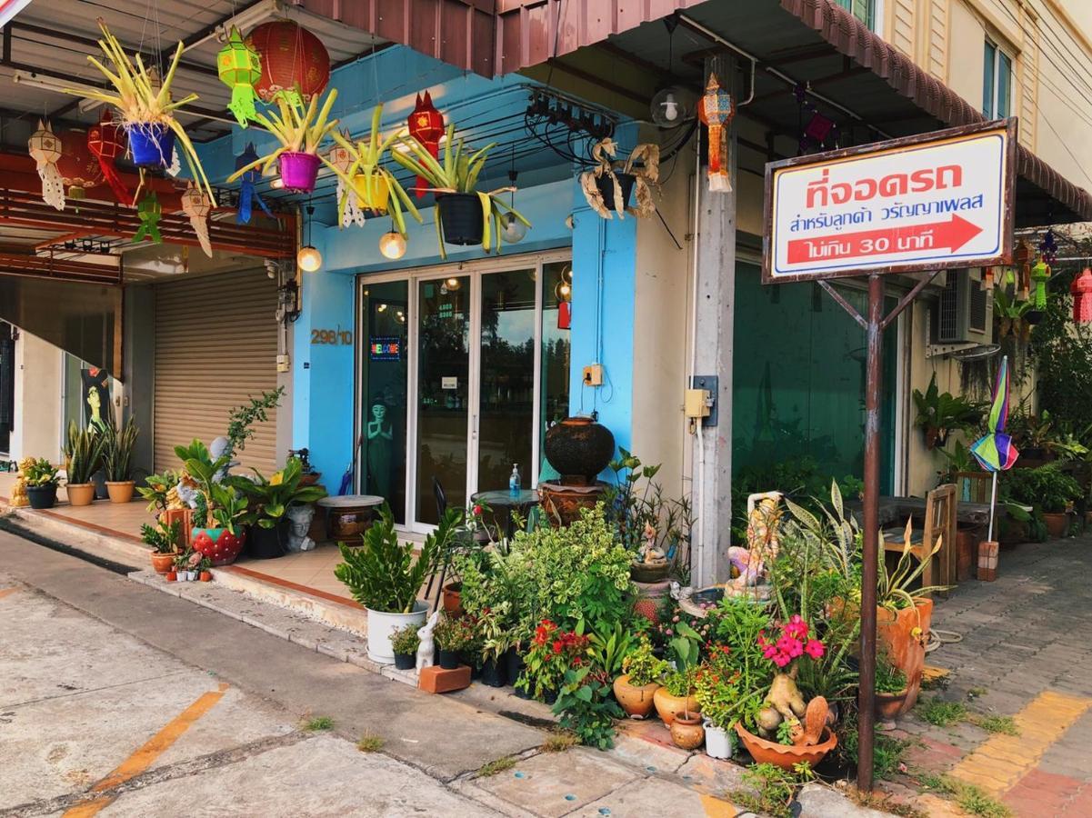 Aekkalukthai Hostel Rayong Bagian luar foto