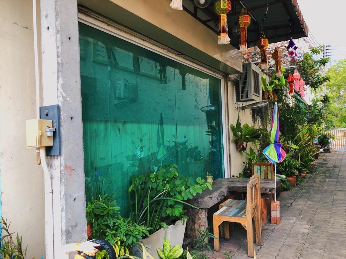 Aekkalukthai Hostel Rayong Bagian luar foto