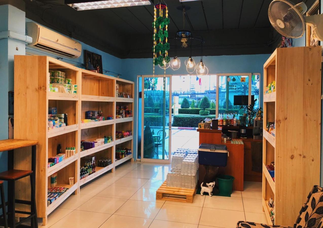 Aekkalukthai Hostel Rayong Bagian luar foto