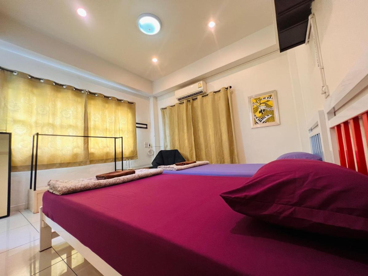 Aekkalukthai Hostel Rayong Bagian luar foto