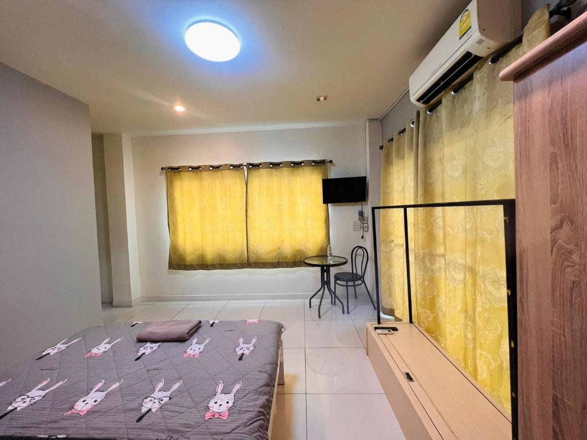 Aekkalukthai Hostel Rayong Bagian luar foto