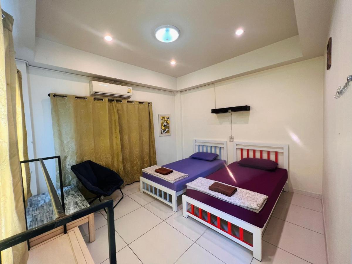 Aekkalukthai Hostel Rayong Bagian luar foto