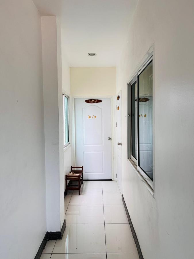 Aekkalukthai Hostel Rayong Bagian luar foto