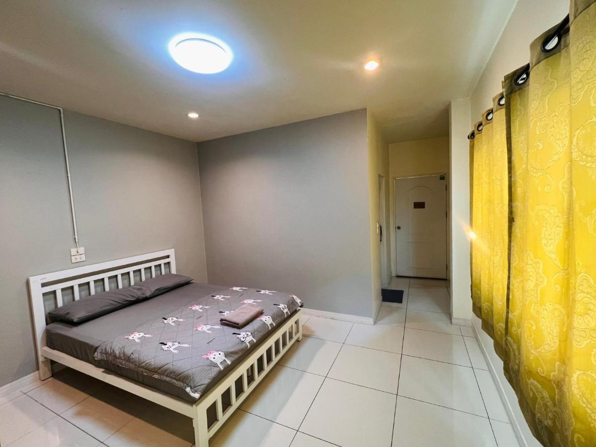 Aekkalukthai Hostel Rayong Bagian luar foto