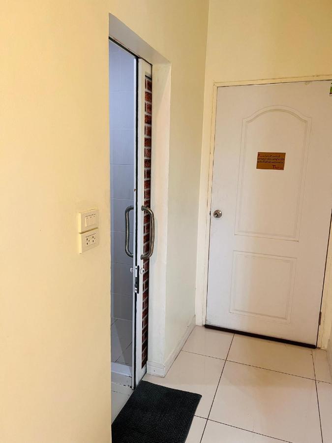 Aekkalukthai Hostel Rayong Bagian luar foto