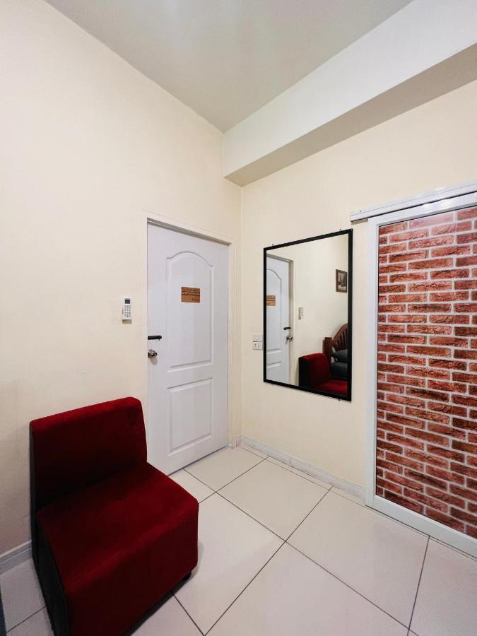 Aekkalukthai Hostel Rayong Bagian luar foto