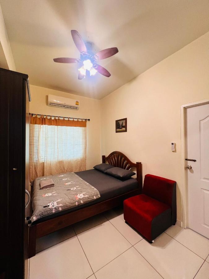 Aekkalukthai Hostel Rayong Bagian luar foto