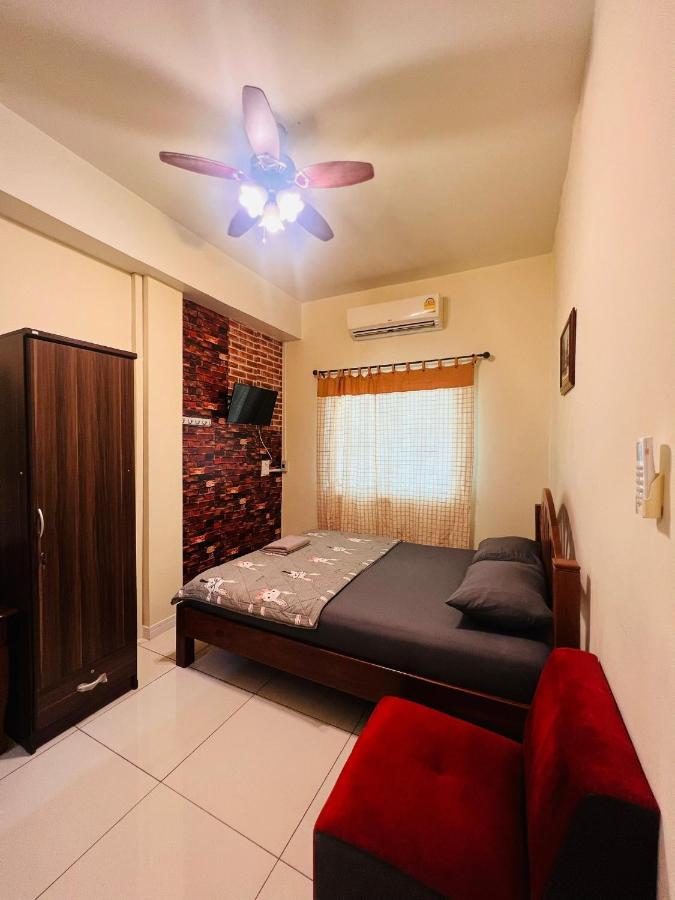 Aekkalukthai Hostel Rayong Bagian luar foto