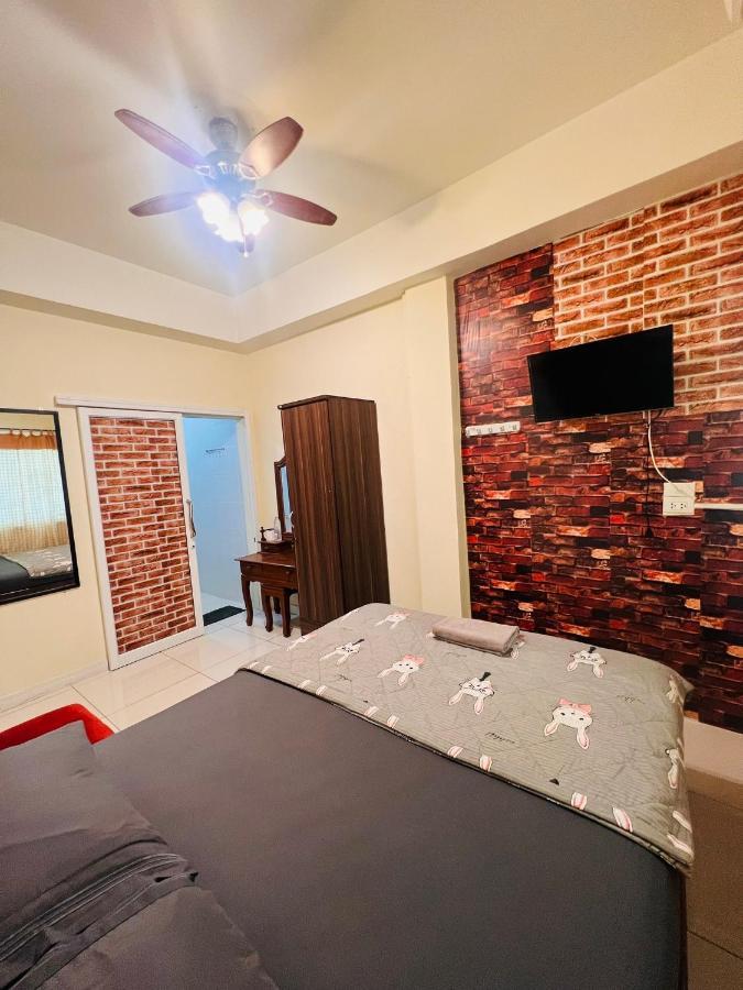 Aekkalukthai Hostel Rayong Bagian luar foto