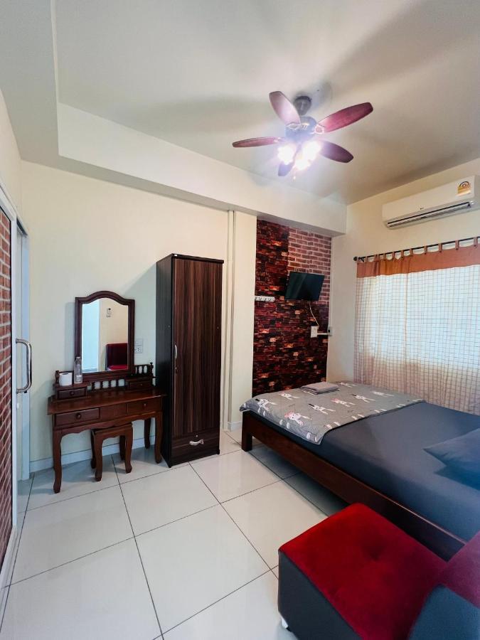Aekkalukthai Hostel Rayong Bagian luar foto