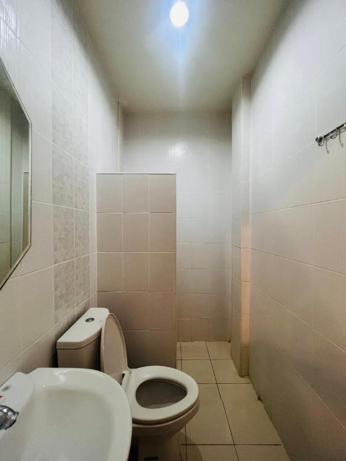 Aekkalukthai Hostel Rayong Bagian luar foto